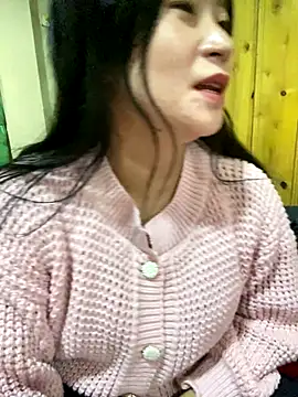 Snapshot of violet-00 chatting on 9, 10, 2025 violet-00 online show from 9, 10, 2025