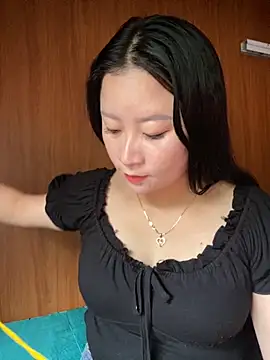 Snapshot of violet-00 chatting on 21, 10, 2025 violet-00 online show from 21, 10, 2025