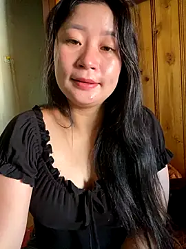 Snapshot of violet-00 chatting on 13, 10, 2025 violet-00 online show from 13, 10, 2025