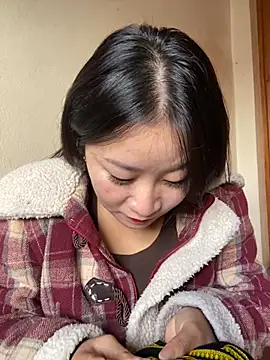 Snapshot of violet-00 chatting on 15, 11, 2025 violet-00 online show from 15, 11, 2025