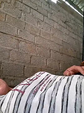 Snapshot of xuxulovezz chatting on 1, 3, 2026 xuxulovezz online show from 1, 3, 2026