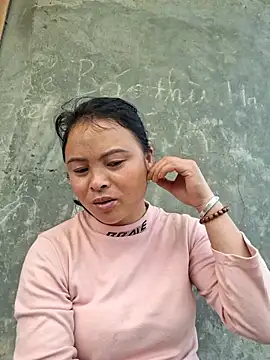 Snapshot of xuxulovezz chatting on 24, 2, 2026 xuxulovezz online show from 24, 2, 2026