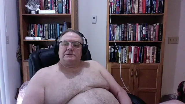 Snapshot of Vinyl22@xh chatting on 4, 7, 2026 Vinyl22xh online show from 4, 7, 2026