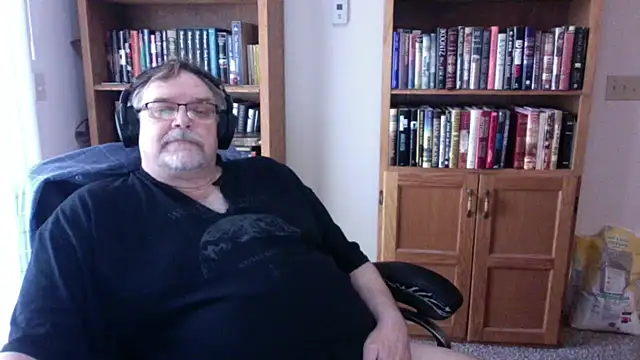 Vinyl22xh online show from 15, 4, 2026