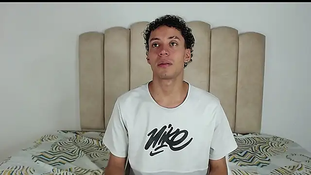 aroncooper1 online show from 29, 10, 2025