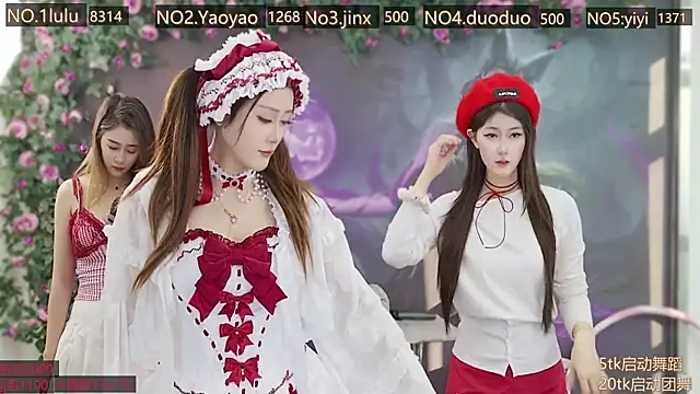 Snapshot of DogdogSM chatting on 24, 11, 2025 DogdogSM online show from 24, 11, 2025