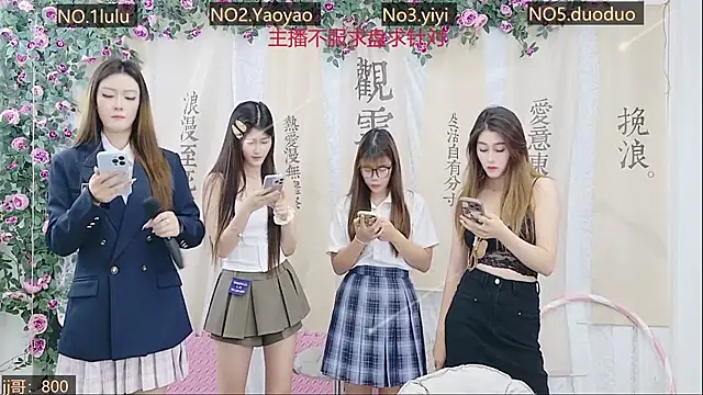 Snapshot of DogdogSM chatting on 19, 10, 2025 DogdogSM online show from 19, 10, 2025