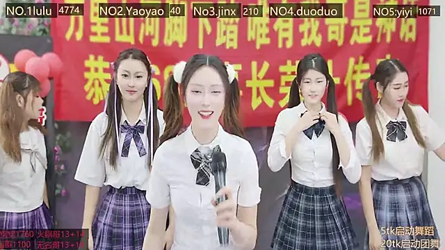 Snapshot of DogdogSM chatting on 15, 11, 2025 DogdogSM online show from 15, 11, 2025