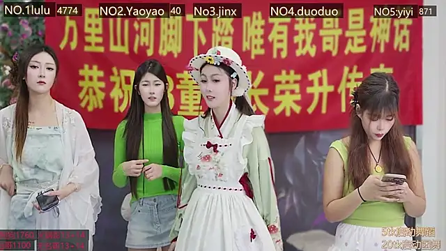 Snapshot of DogdogSM chatting on 21, 11, 2025 DogdogSM online show from 21, 11, 2025