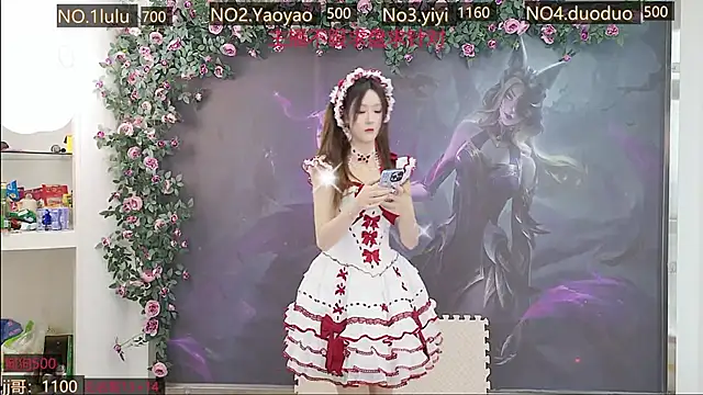 Snapshot of DogdogSM chatting on 28, 10, 2025 DogdogSM online show from 28, 10, 2025