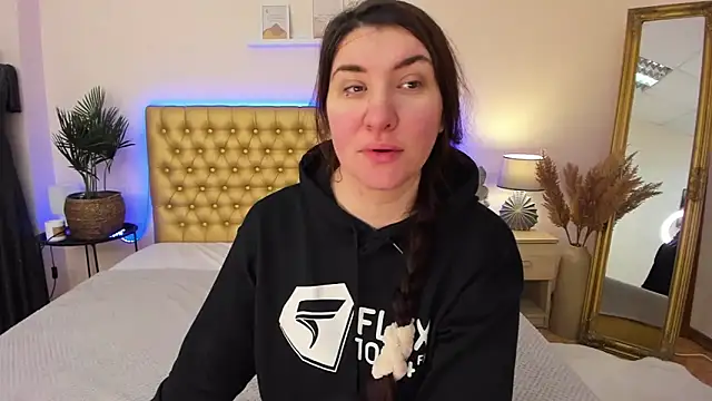 TrishaDarks online show from 1, 2, 2026