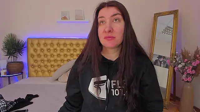 TrishaDarks online show from 7, 3, 2026