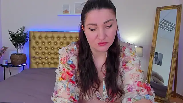 TrishaDarks online show from 4, 5, 2026