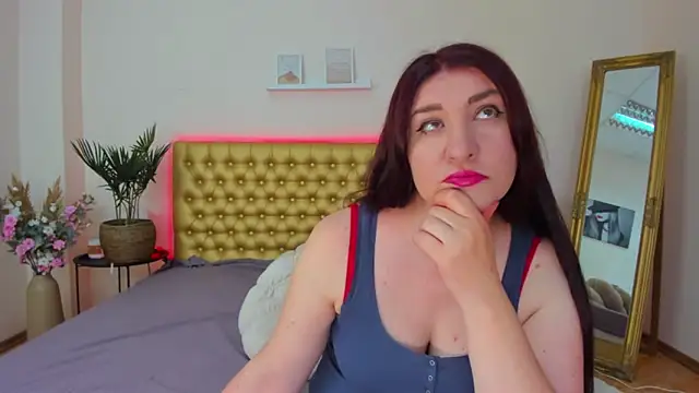 TrishaDarks online show from 4, 6, 2026