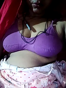 Snapshot of BHABHI_MALLU chatting on 5, 10, 2025 BHABHI MALLU online show from 5, 10, 2025