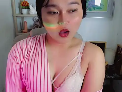 Eyes-on-me online show from 11, 6, 2026