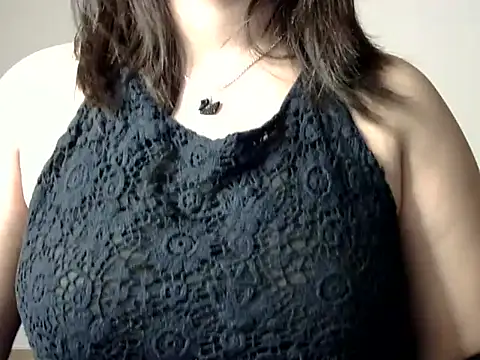 Aaliya02 online show from 2, 11, 2025