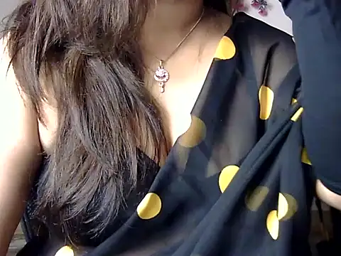 Snapshot of Aaliya02 chatting on 15, 6, 2026 Aaliya02 online show from 15, 6, 2026
