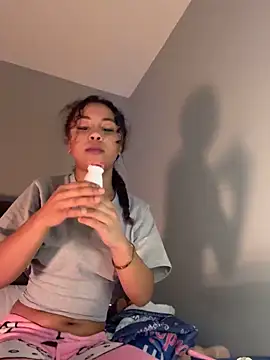 OliviaAshhh online show from 4, 12, 2025