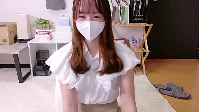 saku sakura  online show from 25, 9, 2025