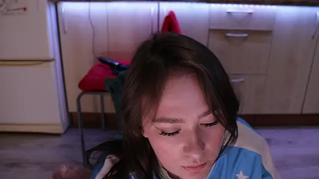 Snapshot of RegalElsa chatting on 8, 10, 2025 RegalElsa online show from 8, 10, 2025