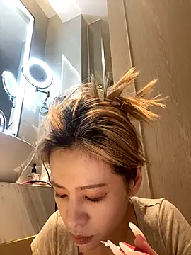 miumiu-66 online show from 4, 11, 2025