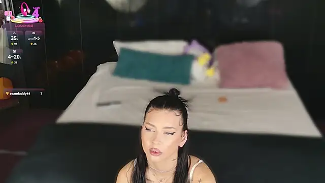 Snapshot of MeganSin_ chatting on 9, 11, 2025 MeganSin online show from 9, 11, 2025