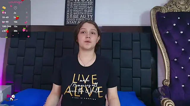 Snapshot of Krystal_Heartss chatting on 17, 10, 2025 Krystal Heartss online show from 17, 10, 2025