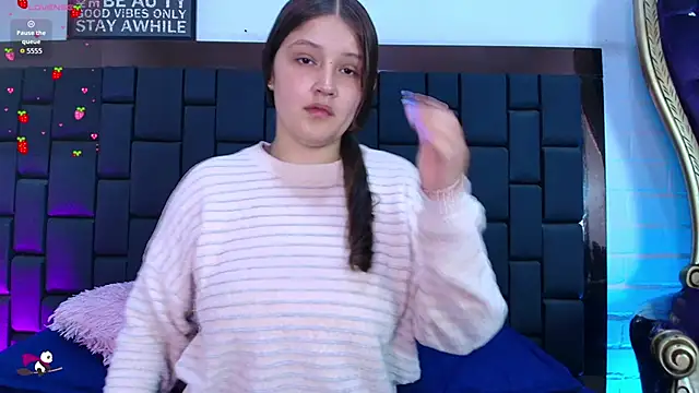 Snapshot of Krystal_Heartss chatting on 28, 10, 2025 Krystal Heartss online show from 28, 10, 2025