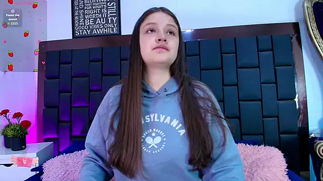 Snapshot of Krystal_Heartss chatting on 12, 11, 2025 Krystal Heartss online show from 12, 11, 2025