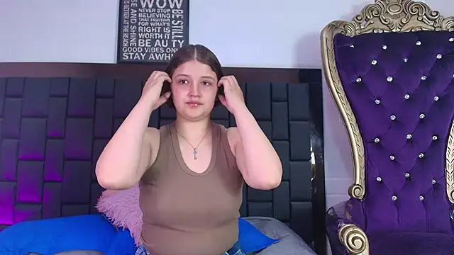 Snapshot of Krystal_Heartss chatting on 10, 10, 2025 Krystal Heartss online show from 10, 10, 2025