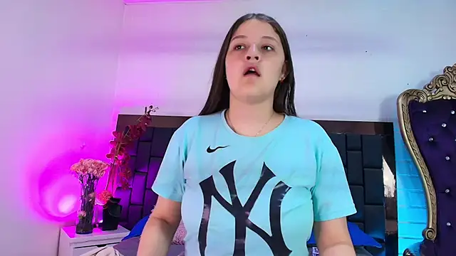 Snapshot of Krystal_Heartss chatting on 28, 11, 2025 Krystal Heartss online show from 28, 11, 2025