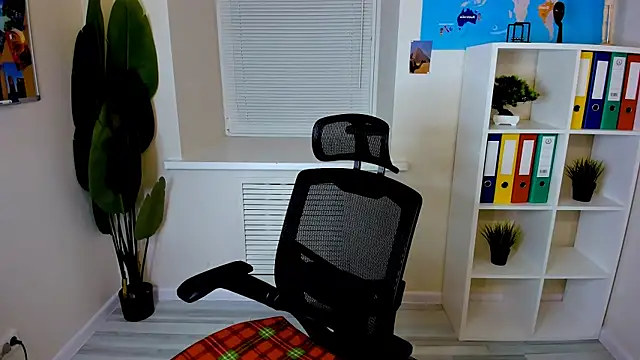 LeoMooree online show from 20, 10, 2025