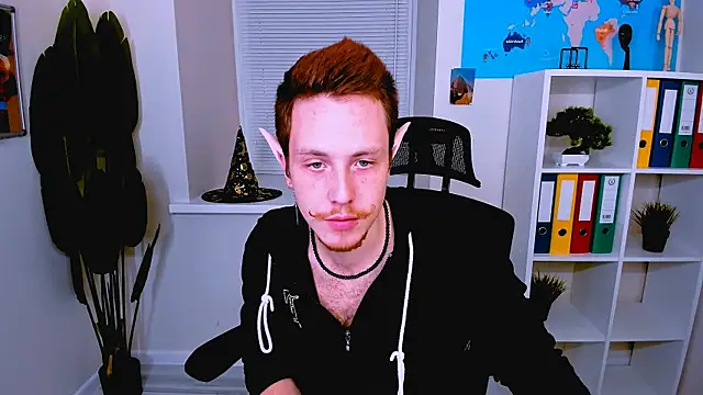 LeoMooree online show from 30, 10, 2025