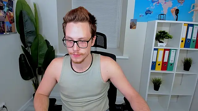 LeoMooree online show from 15, 11, 2025