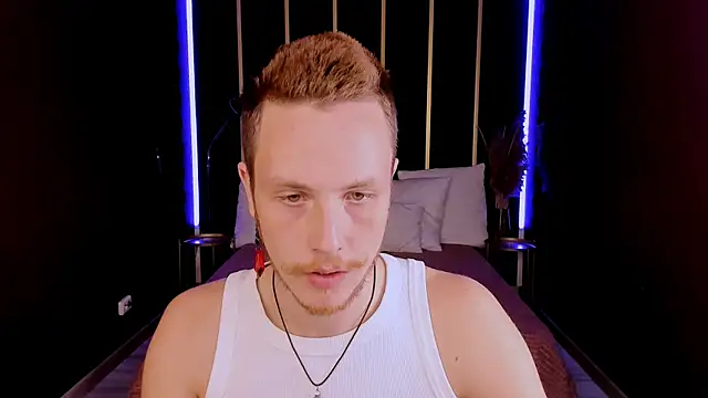 LeoMooree online show from 4, 10, 2025