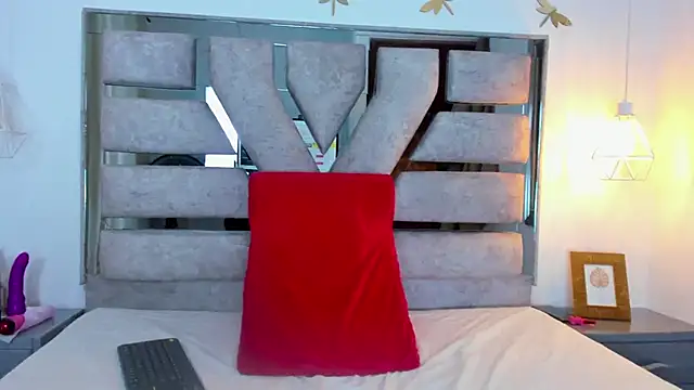 Snapshot of Lia_Roseh chatting on 21, 10, 2025 Lia Roseh online show from 21, 10, 2025