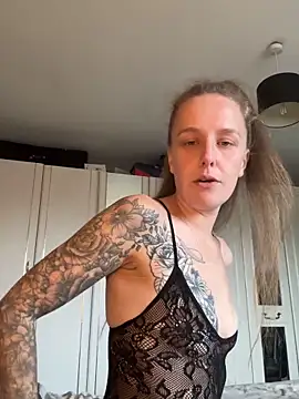 EmmieMaexox online show from 3, 10, 2025