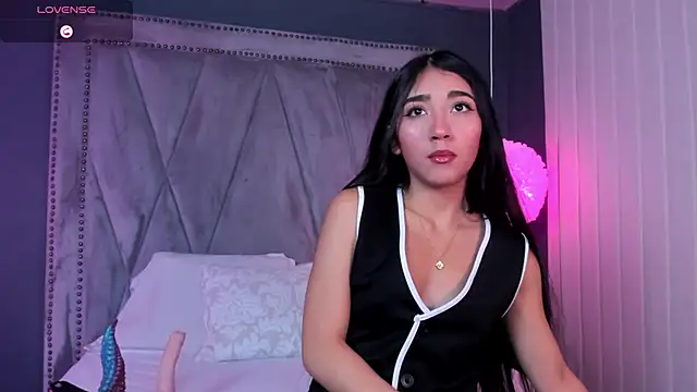 Mariana Kalo online show from 21, 11, 2025