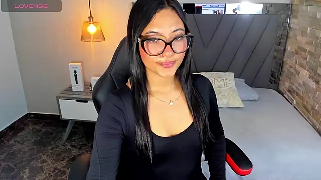 SYLVANA REY4 online show from 4, 10, 2025
