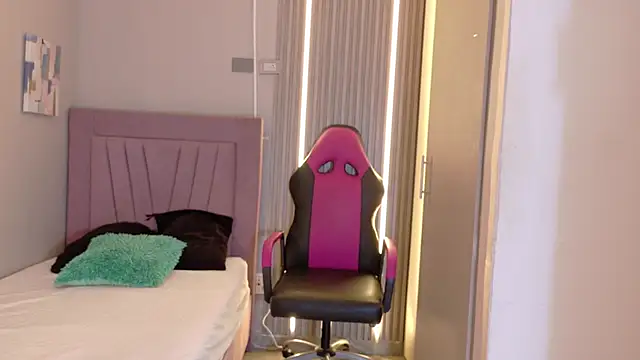 meli peach1 online show from 28, 11, 2025