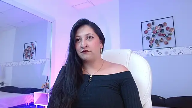 Kata Rosse online show from 4, 10, 2025