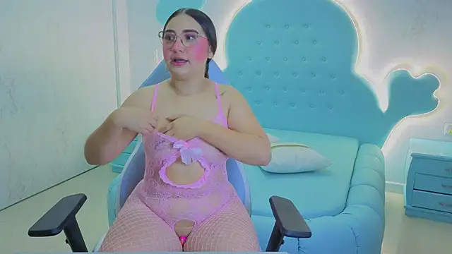 Mia Cuttee online show from 19, 10, 2025