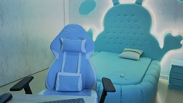 Mia Cuttee online show from 25, 10, 2025