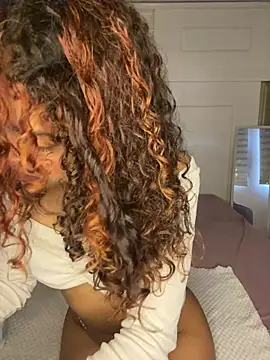 PrettyLia online show from 8, 11, 2025