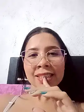 Snapshot of elyne_hot chatting on 16, 10, 2025 elyne hot online show from 16, 10, 2025