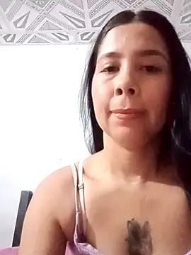 Snapshot of elyne_hot chatting on 15, 10, 2025 elyne hot online show from 15, 10, 2025