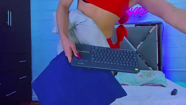 Shaina Monroe online show from 5, 12, 2025