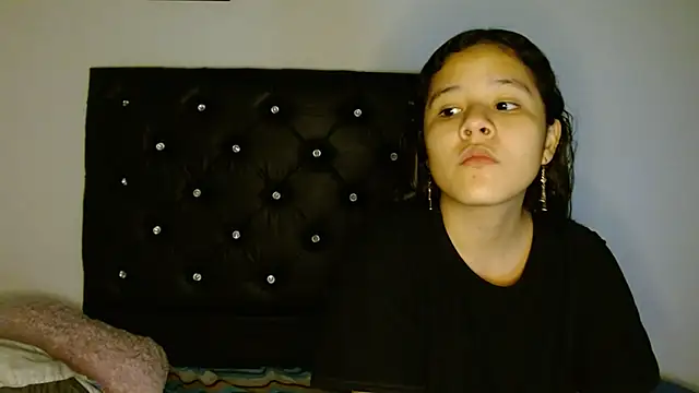 kissandfire online show from 2, 11, 2025