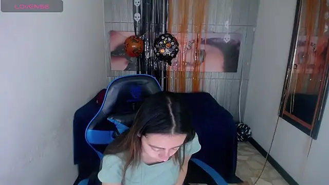 lala clark online show from 6, 11, 2025